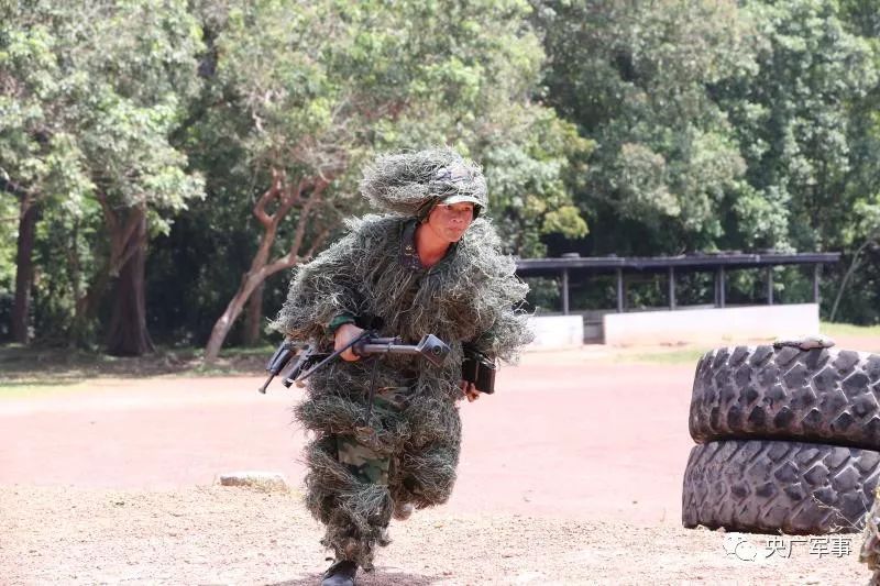 yabo鸭脖-县领导到石龙镇召开脱贫攻坚石龙战区扶贫工作推进会(图2) yabo鸭脖