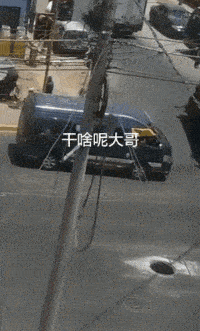 
搞笑GIF逗图：眼看媳妇要亏损了 我要不要去帮助：YABO鸭脖官网(图6)