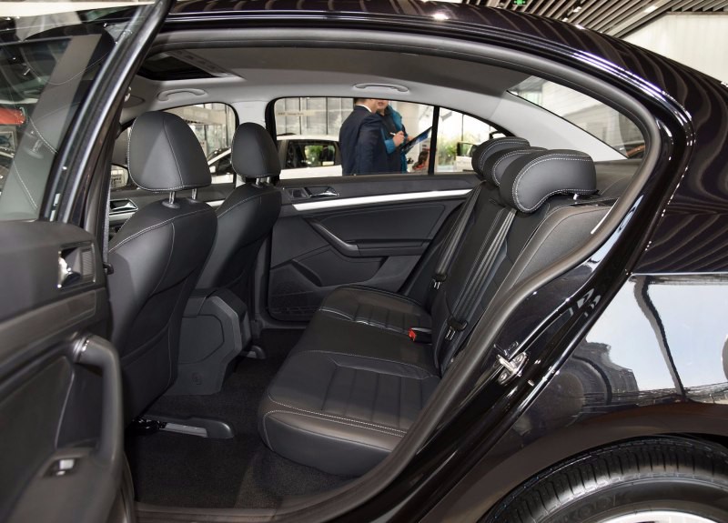 于枝周到清塘镇里村开展考察工作|yabo鸭脖集团(图2) yabo鸭脖